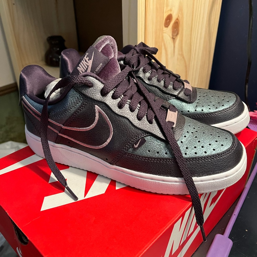 Nike Men's Metallic Purple Sneakers